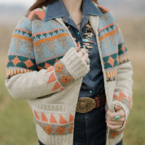 Ladies Mesa wool sweater natural front pocket and cuff pattern